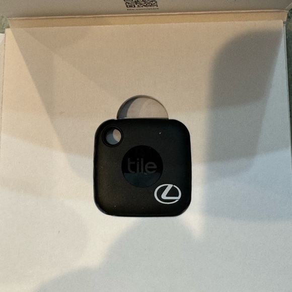 NEW in box TILE MATE versatile tracker baggage and more. - Picture 2 of 3